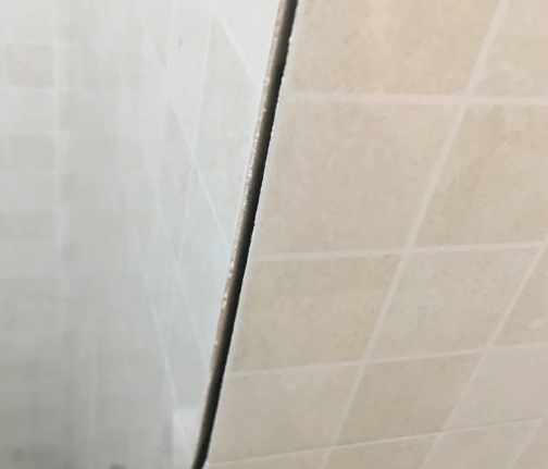 南票瓷砖空鼓维修公司分享阳台瓷砖脱落的修复过程可以分为以下几个步骤