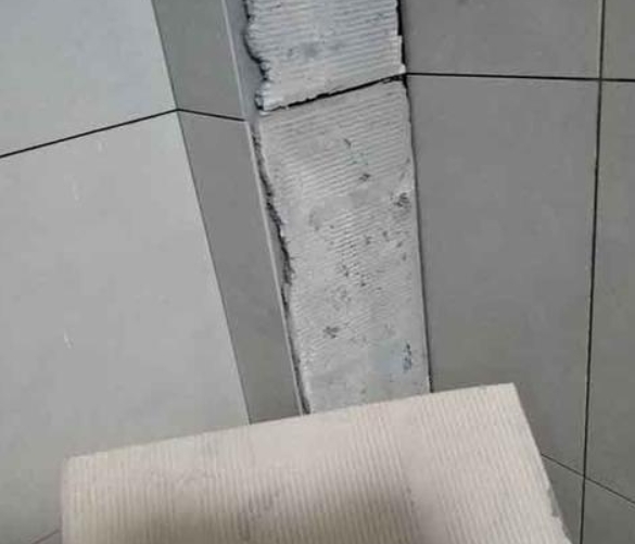 南票瓷砖空鼓维修公司分享下厨房瓷砖脱落的补救措施。